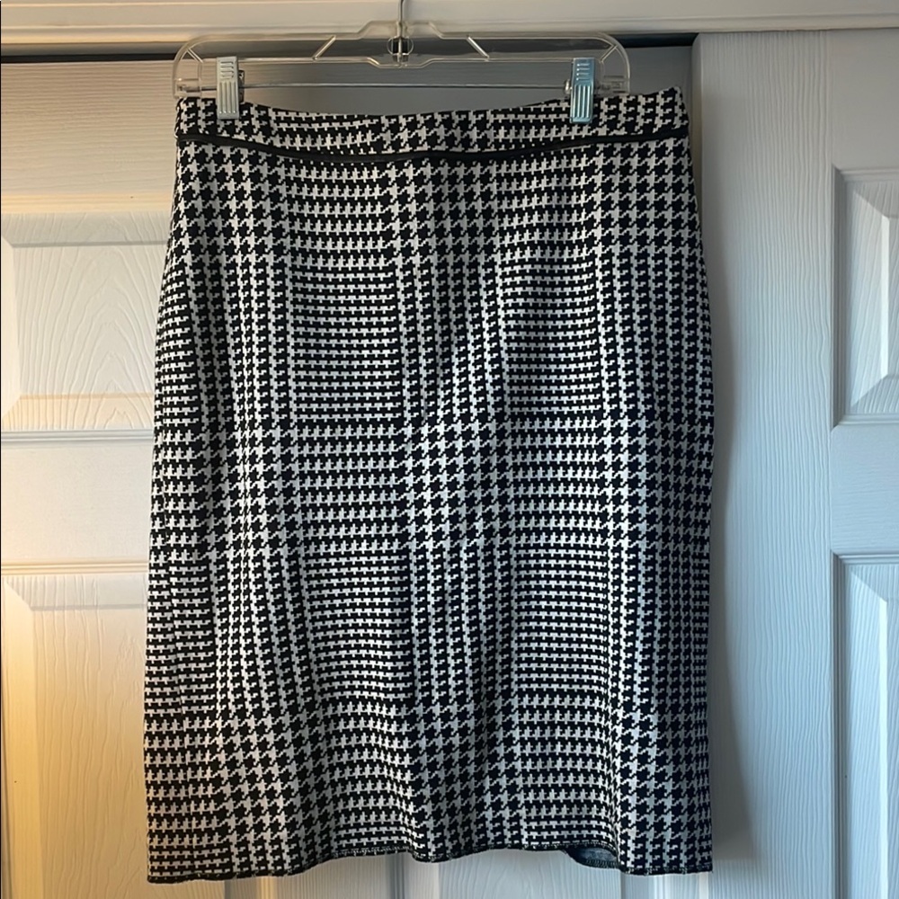 Classic Houndstooth Pencil Skirt